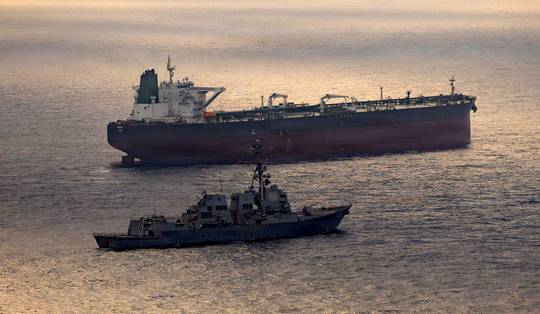 Eerste lng-tanker uit Qatar vaart door Straat van Hormuz sinds begin oorlog