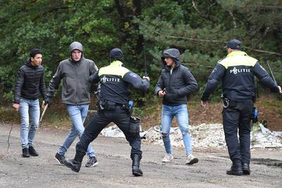 Rellen in Landhorst: hoe de ME een groep studenten uit Ede van het terrein veegt