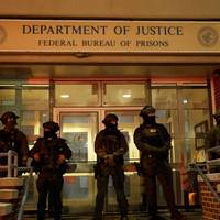 ▶ Live - Maduro gedetineerd in Brooklyn, New York • Vicepresident Rodríguez neemt presidentschap tijdelijk over