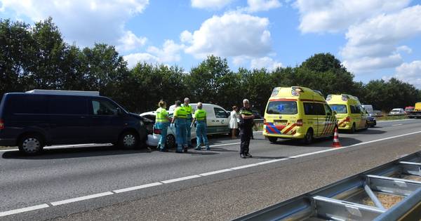 Flinke files op A2 na ongeluk bij Leende; alle rijstroken weer vrij