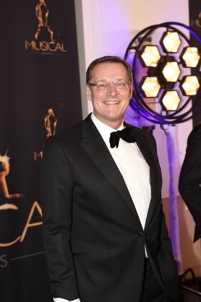 LIVE: Bekend Nederland verzamelt zich op rode loper Musical Awards