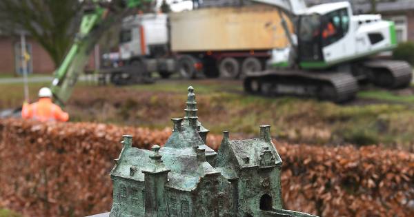 Nu slib afgraven tegen stank: kasteelgracht Oploo gaat over paar jaar weer stromen