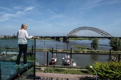 Waal lag ooit veel noordelijker
en tolde dwars door Lent
