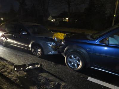 Links rijdende Engelse auto veroorzaakt ongeluk bij De Klomp