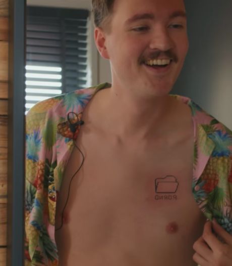 Belofte Maakt Schuld Bram Krikke Laat Tattoo Van Pornomapje Zetten Show Destentor Nl