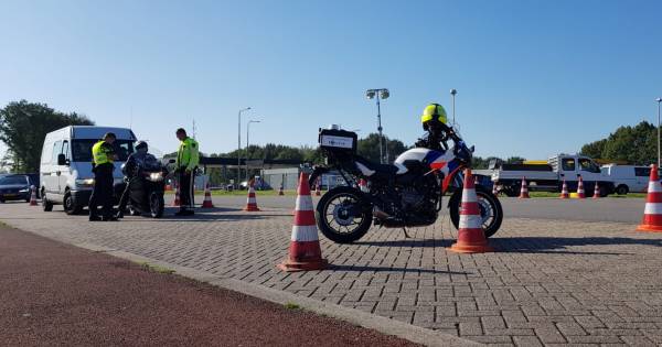 Grote politiecontrole langs A18 met Belastingdienst en RDW