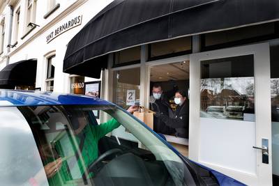 Drive-thru voor friet en ijs: Achterhoekse horeca haalt alles uit de kast om coronageweld te overlev