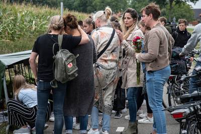 Diep verdriet op herdenkingsplek om dood Lieke (11): ‘Dit is bijna niet te bevatten’