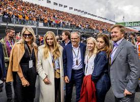 Máxima laat zien: een jumpsuit kan bij álle gelegenheden