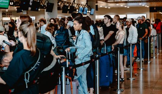 Wachttijden op Brussels Airport voor niet-EU-reizigers zijn deze zomer verdubbeld