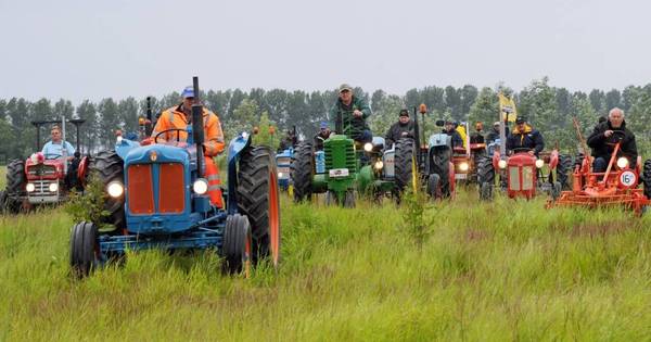 Tractoren zijn filmsterren in documentaire over West-Zeeuws-Vlaanderen - PZC