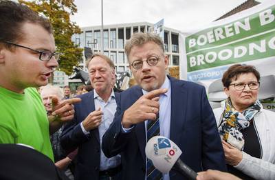 Van zwakke knieën tot pyrrusoverwinning: veel kritiek op plotselinge draai gedeputeerde Drenth