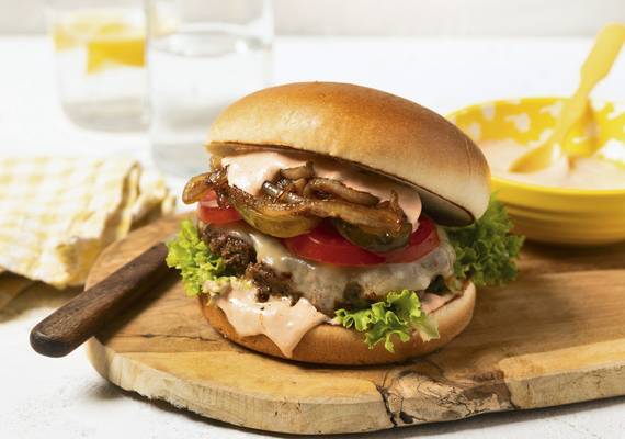 Onweerstaanbaar! Smashburger met Yvette’s burgersaus