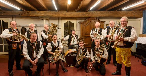 Tsjechische blaaskapel Die Stall-Freunde bestaat dertig jaar: 'We geven elke week een concert voor d