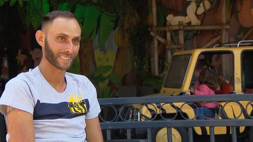 Doodzieke papa Sergio (32) en gezin genieten van allerlaatste keer Plopsaland: “Méér genieten dan nu kan ik niet”