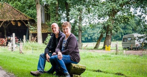 Hoeve Springendal in Hezingen witte raaf onder de campings - Tubantia