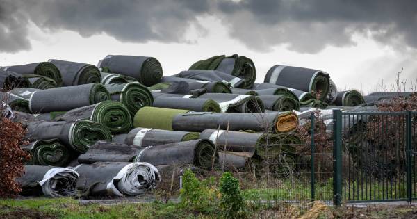 Weer uitstel gevraagd voor afvoeren tien miljoen kilo kunstgras in Velddriel en Hedel - BD.nl