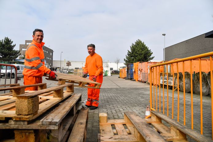 Vanaf 1 mei wordt de huis aan huisophaling van grofvuil even duur als het aanbieden van grofvuil op een containerpark in Zele: 0,2 euro per kilogram.