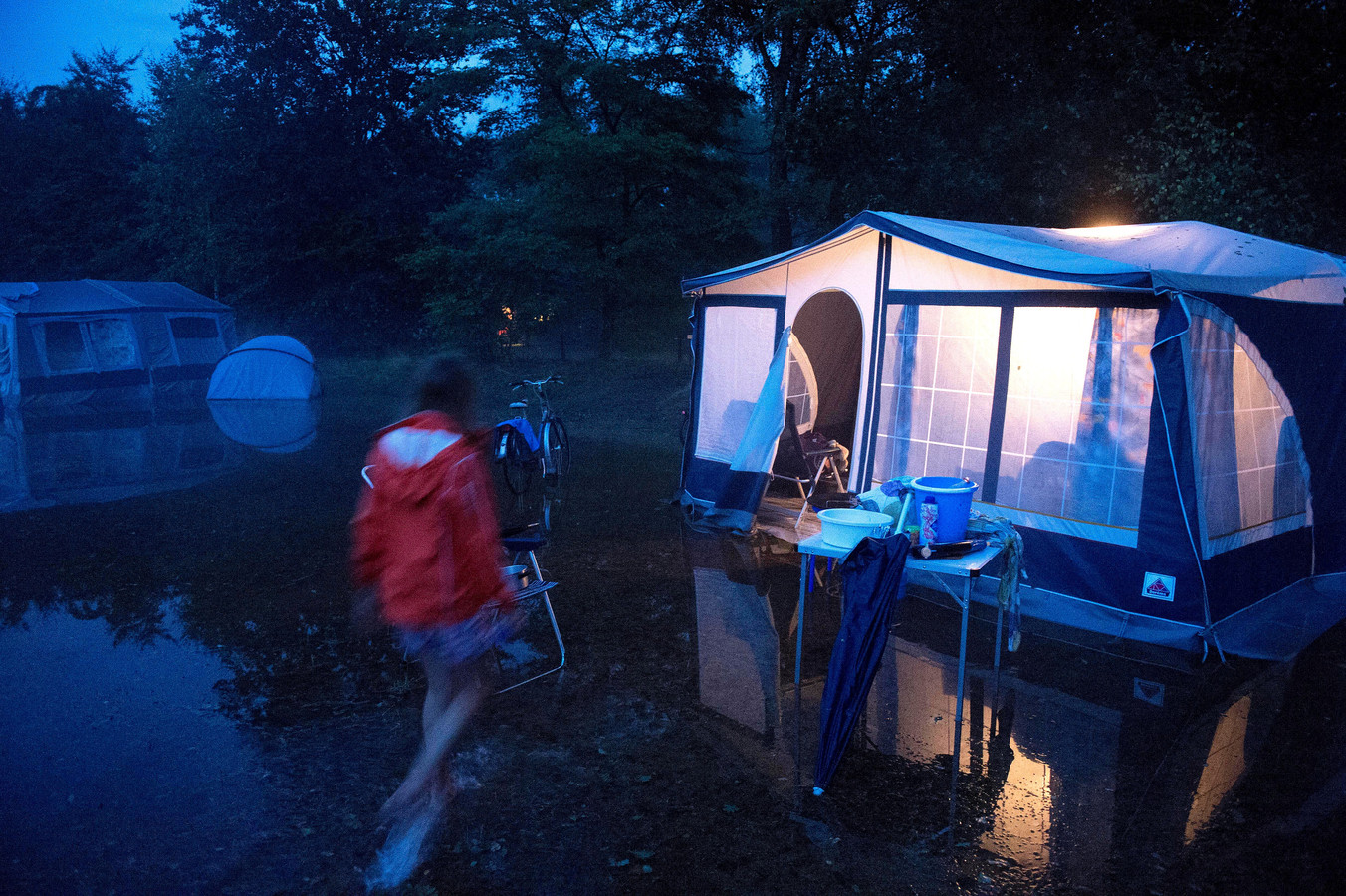 Geen gewonden door noodweer in Weert | Foto | bndestem.nl Geen gewonden door noodweer in Weert | Foto | bndestem.nl