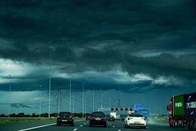 Automobilisten gewaarschuwd voor heftige buien na tropische woensdag