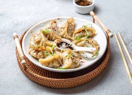 Zó maak je heerlijke gyoza’s van overgebleven rijst 