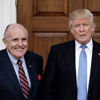 Rudy Giuliani, voormalig burgemeester van New York en ex-advocaat Trump, in kritieke toestand opgenomen in ziekenhuis