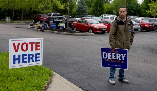 ‘Ik heb gedaan wat mijn kiezers me vroegen te doen, en het heeft me mijn job gekost’: dissidente Republikeinen verliezen voorverkiezingen nadat Trump zich tegen hen keert