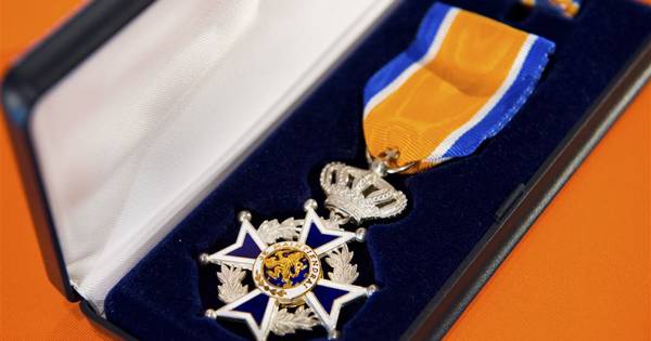 Koninklijke eer voor mede-organisator wegraces op Varsselring