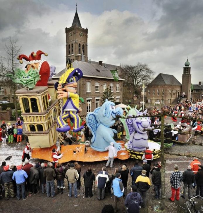 Danseressen Van Bali In Wervelende Optocht Moesland Overig