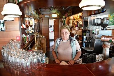 Artiesten en klanten betuigen massaal steun aan kroegbaas na drugsinval