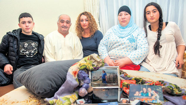 'Ons zusje is dood en hij mag zijn slijterij redden' | Den Haag | AD.nl