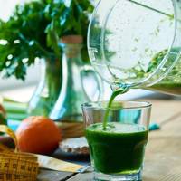 Wat is gezonder: fruit blenden, juicen of persen?