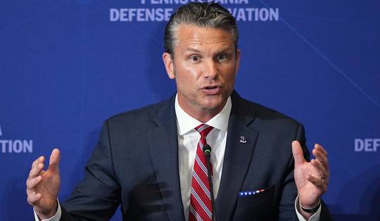 Hegseth gaat militairen ouder dan 30 testen op ‘testosterontekort’ • Trump spreekt vanavond natie toe, waarschijnlijk over onbewezen verkiezingsfraude
