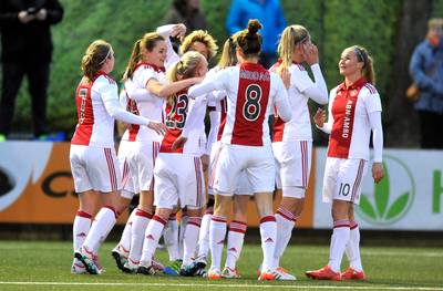 Knappe zege voetbalsters Ajax in Champions League