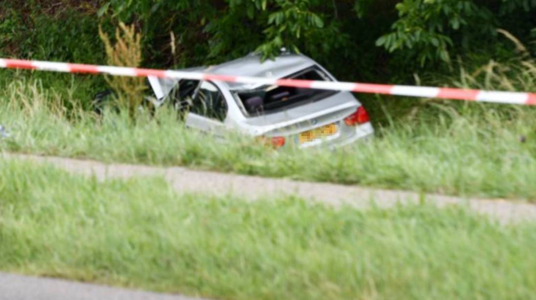 Drama op weg naar kamp: begeleider en 2 kinderen overleden nadat auto inrijdt op groep schoolkinderen in Nederland