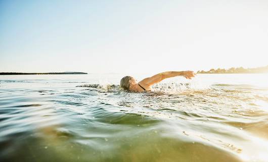 Huiduitslag na zwemmen in natuurwater? Zó herken je zwemmersjeuk