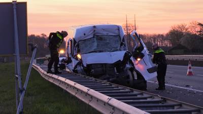 Twee gewonden bij heftige crash op A18 bij Wehl