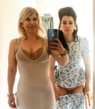 Anne-Marie in corrigerend ondergoed en zo zag Anouk er vroeger uit