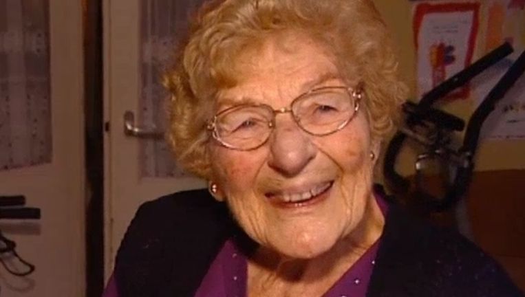 Oma Toni (96) alsnog overleden na steekpartij - Trouw